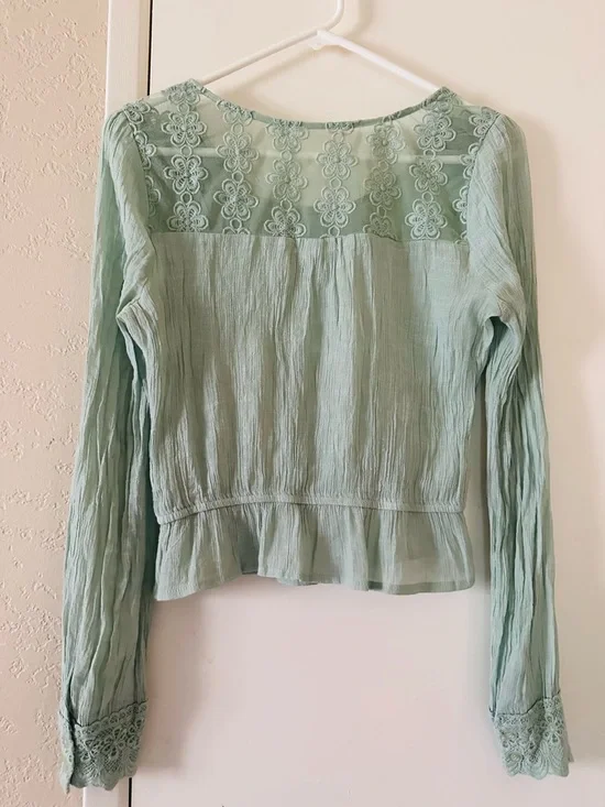 mine Long Sleeve Blouse Women’s size Medium Mint Green Lace-Trim - Picture 8 of 14